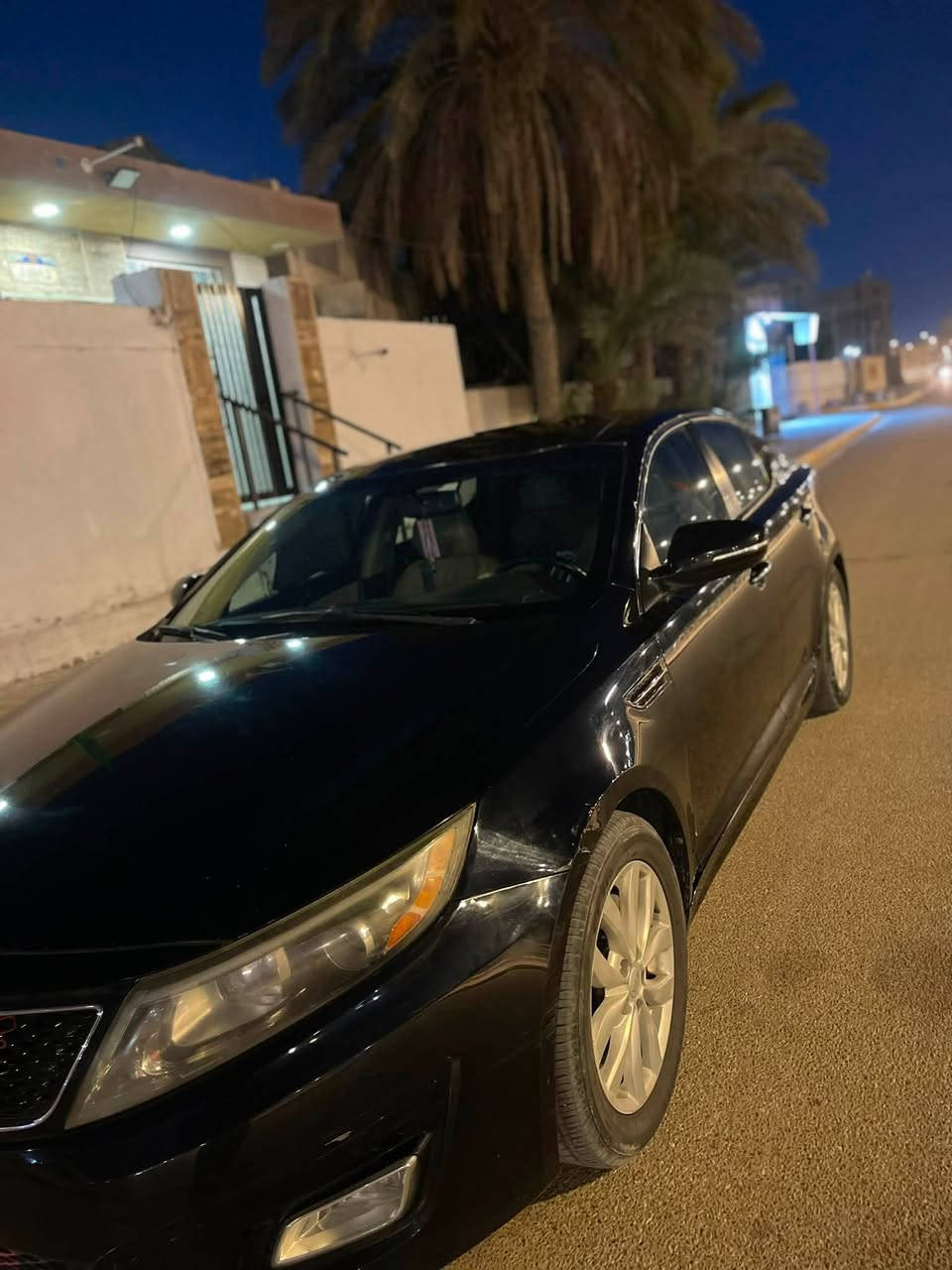 كيا اوبتما موديل 2014 Ex (vip) ماشيه 129 حقيقي سياره وارد امريكي السياره مكينتها 2.4gdi مبدل جديد 
رقم بغداد باسمي ,السياره فول موصفاتEX
كشنات خزن ,بانوراما 3 طكات + بصمه ابواب وجنطه 
كشنات جلد
كشنات تدفئه تبريد +ستيرن تدفئه تبريد
اشاير بلمري + شفط عند القفل الباب وفتح الباب
تحكمات ستيرن
شاشه +سستم صوت انفنتي 
مرايه وسطيه عاكسه للضوء
دبل صالنصه
تبريد قطعتين
اناره داخليه ليليه

مكان السياره بابل السعر 103$ وبيه مجال بسيط للاتصال 
*********** (بي واتساب)
