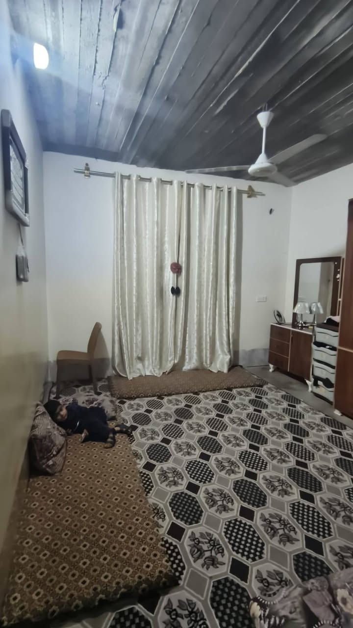 دار للبيع 100 متر زراعي متكون من استقبال وغرفه نوم و هول العنوان كركوك الحمزلي رقم ال اتصل *********** السعر 43 وبي مجال بسيط
