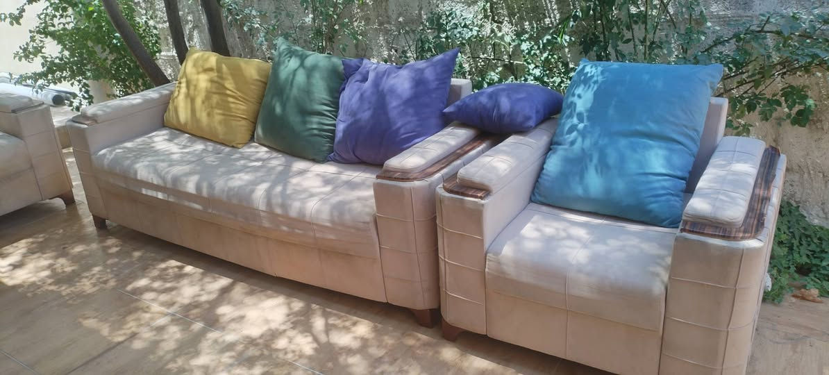 ئەم تاقەم قەنەفەیەبۆفرۆشتن سعری 130هەزار ناونیشان سلێمانی   ***********  501556866 07 شربازهير, السليمانية
