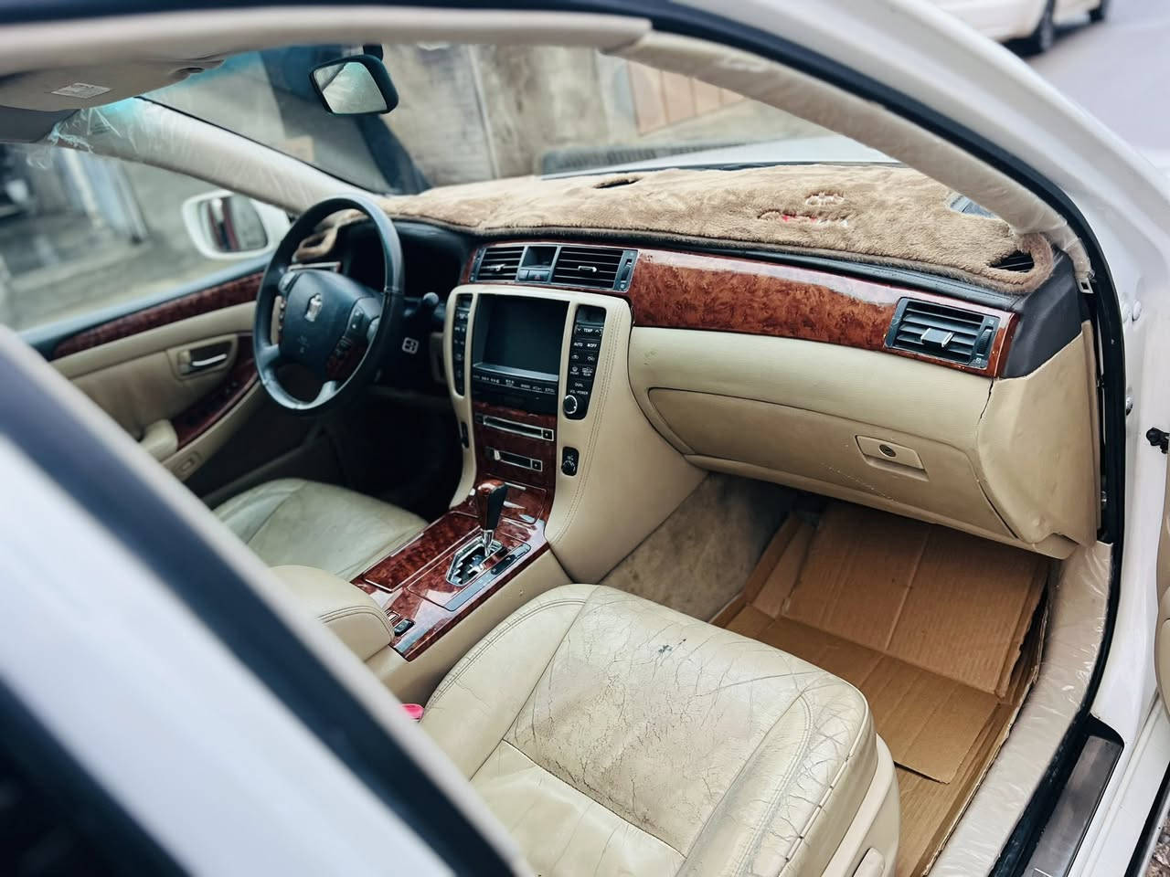 شاهینە مووس.
2004
182  بێ دووکەڵ.
ناو زەرد .
سێ دووگمە
سێ پەردە .
جڵد 
هیتەر
بەس شووێن مووسەکانی بۆیاخە 
شاشە
سووکان کارەبا .
کووشن کارەبا .
مەجمووعە سووکانی لێکزس .
تەقەو ڕەقەی نییە .
 .ساردوو گەرمی بەسراوە .
برێکی بەسراوە .
کامل مەسرەف کراوە .
دەعموو لێ دراوی نییە .
سعری 60گەڵاو مەجال .
***********
***********سەسایەق
