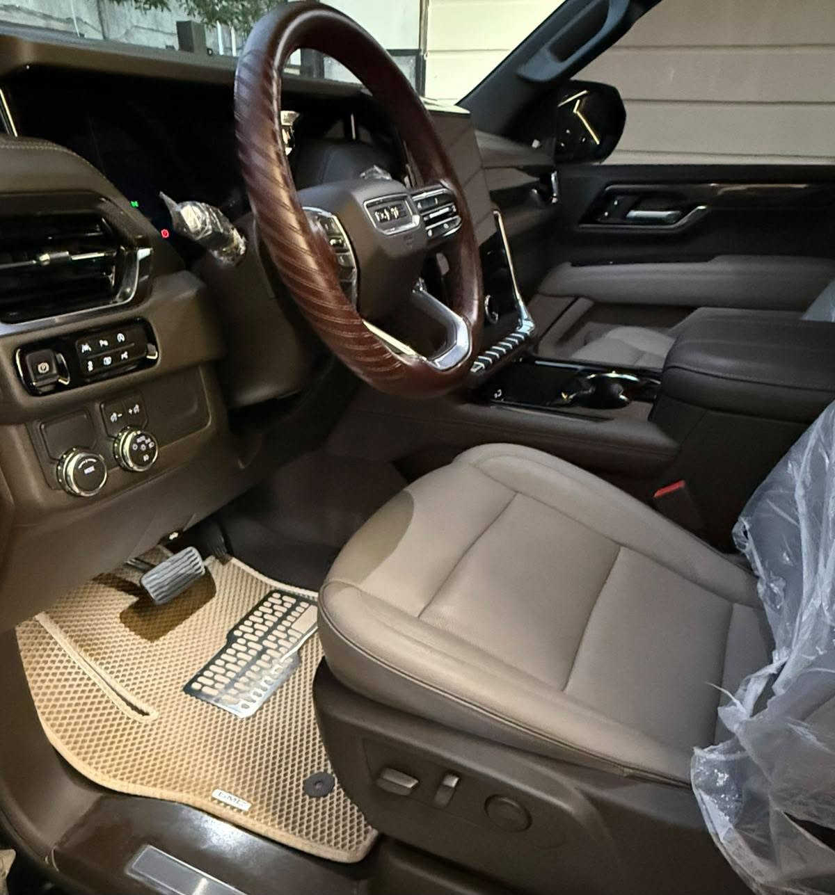 سلام عليكم ..
يوكن GMC الفيشن ..
2025 ..
شمالية ، مضللة مع كتاب تضليل..
مغلفة PPF ..
ماشية 3000 كم.
مكان السيارة / السليمانية ، بغداد 
للاستفسار : ***********
