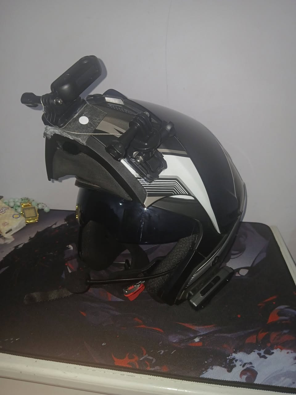 خوذه فك قلاب قياس XL يجي وياها مرايتين سوده وشفافه وسماعه بلوتوث ومايك مالها وكامرا تصوير 4k صوت وصوره ووياها تطبيق مالتها بالموبايل كامرا وحدها سعرها فوك الميه اني عارضها كلها ب150
رقم واتساب  ***********
