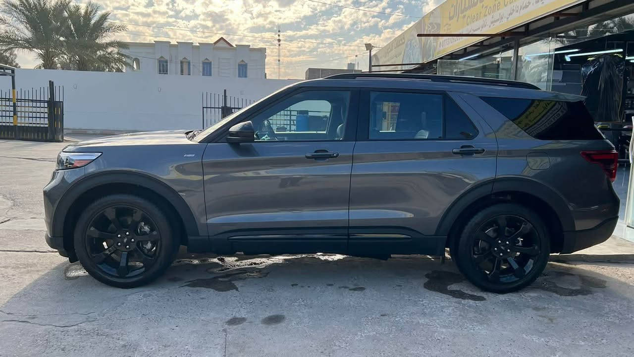 فورد اكسبلورير فئة [ ST-line ] موديل 2022
حجم المحرك: 4 سلندر ايكوبوست ( 2.3L TURBO )
العداد: 43 الف مايل 

السيارة مفولة مفولة مواصفات عدى البانوراما
اللون:   نفطي 
ويل:   حجم 21
كشنات:  VIP 
گير:   10 نمر

السيارة نظيفة كفالة محرك كير بدون ايرباك
حادثها قطعة وحدة جاملغ صبغ + شبر بالباب شرط الفحص

السيارة مرقمة ب أسمي تحويل مباشر

تضليل خلفي مذكور بالسنوية✅

مواصفات السيارة :
كشنات vip
تشغيل عن بعد
بصمة تشغيل
دخول ذكي لجميع الابواب
گير ماوس
وضعيات قيادة  7 
هاند بريك بصمة
تدفئة كشنات
ستيرن هيتر
تبريد ثلاث قطع مركزي
تحكم بالتبريد الخلفي من الخلف
شحن لاسلكي + منافذ الشحن بكل مكان
كشن كهرباء
المرآة الجانبية كهربائية
كاميرا °360
تحديد مسار
تثبيت سرعة
شاشة ايباد
وقوف تلقائي في الازدحام (Auto Hold)
مانع اصطدام اوتو بريك
صندوق كهربائي شفط
نقاط عمياء ورادار وحساسات بكل مكان
مانع انزلاق
لايت ليد + زينون
الضوء العالي بيها نظام تلقائي شارع مظلم يرمش تلقائياً
الماسحات تشتغل تلقائياً من ينزل مطر

بالإضافة الى السبير ومعدات السلامة كلها موجودة معها✅

سعر 247$ بي مجال
_______________________________
للتواصل والاستفسار:
واتساب او رصيد: ***********
