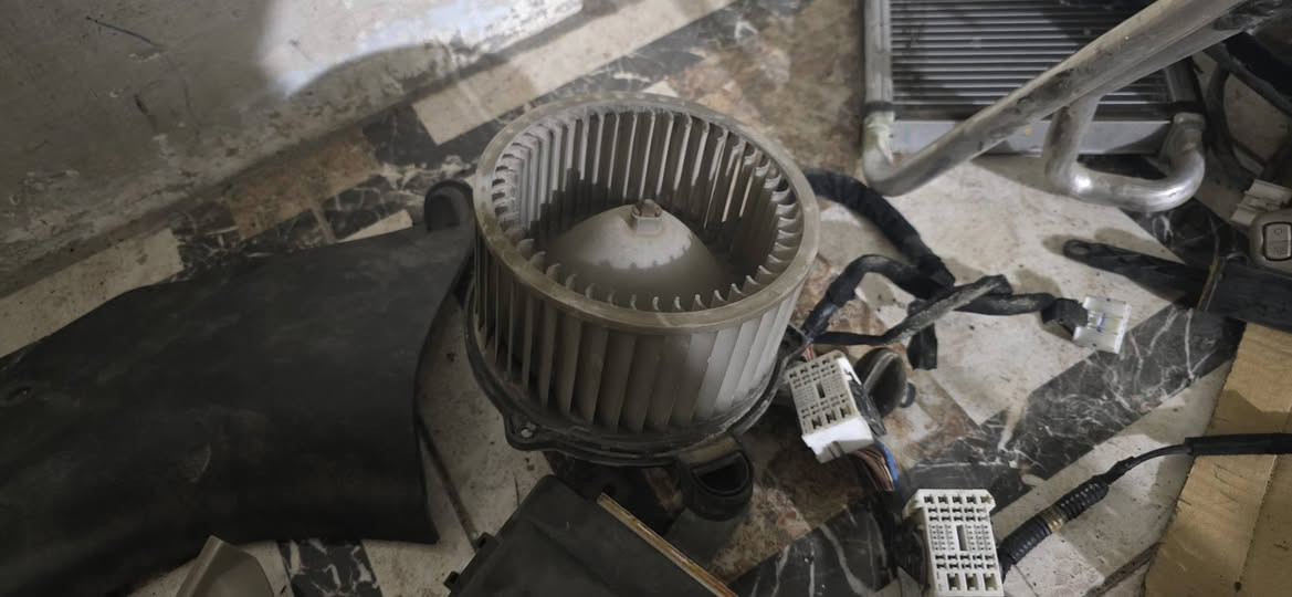 متوفر ادوات اوبتما ٢٠١٥ اصلي مال كصه جدد
سطاب اكسلات زوج بدون دبلات
فان تبريد    مكثف تبريد 
ذراع ماسحات زوج
جكمجه وكفرها كاملات 
غلاق دشبول جوة الستيرن هيا ودكمها وكفراتها
راديتر تدفئه
عقل تبريد 
عقل ايرباك 
حساسا بصمه
بلاجكتورات زوج
كفر ستيرن 
قمجي سايد بريك 
تحكم تبريد كهربائي 
بنيد ابيض 
ماطور ستيرن اوبتما ٢٠١٦ كامل هوا ودكه واشايره وشريط ستيرن 
عنوان بغداد للاستفسار ***********
