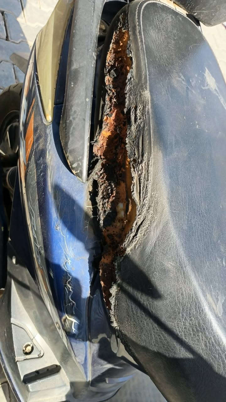 سلام عليكم دراجة شحن للبيع ١ـ كهربائيات شغالة ٢ـ غراضها كاملة ٣ـسرعتها ٧٠ ٤ـبيها كشن متضرر ٥ـ بدون بطاريات ٦ـ ابيع كوم حديد مع صندوك ب ١٣٠ قفل  بدون صندوق ١٢٠ بيها مجال امانة الله مستعجل على بيعتها للتواصل *********** واتساب فقط مكاني بغداد حي القاهرة مقابل مدرسة حاتم الطائي
