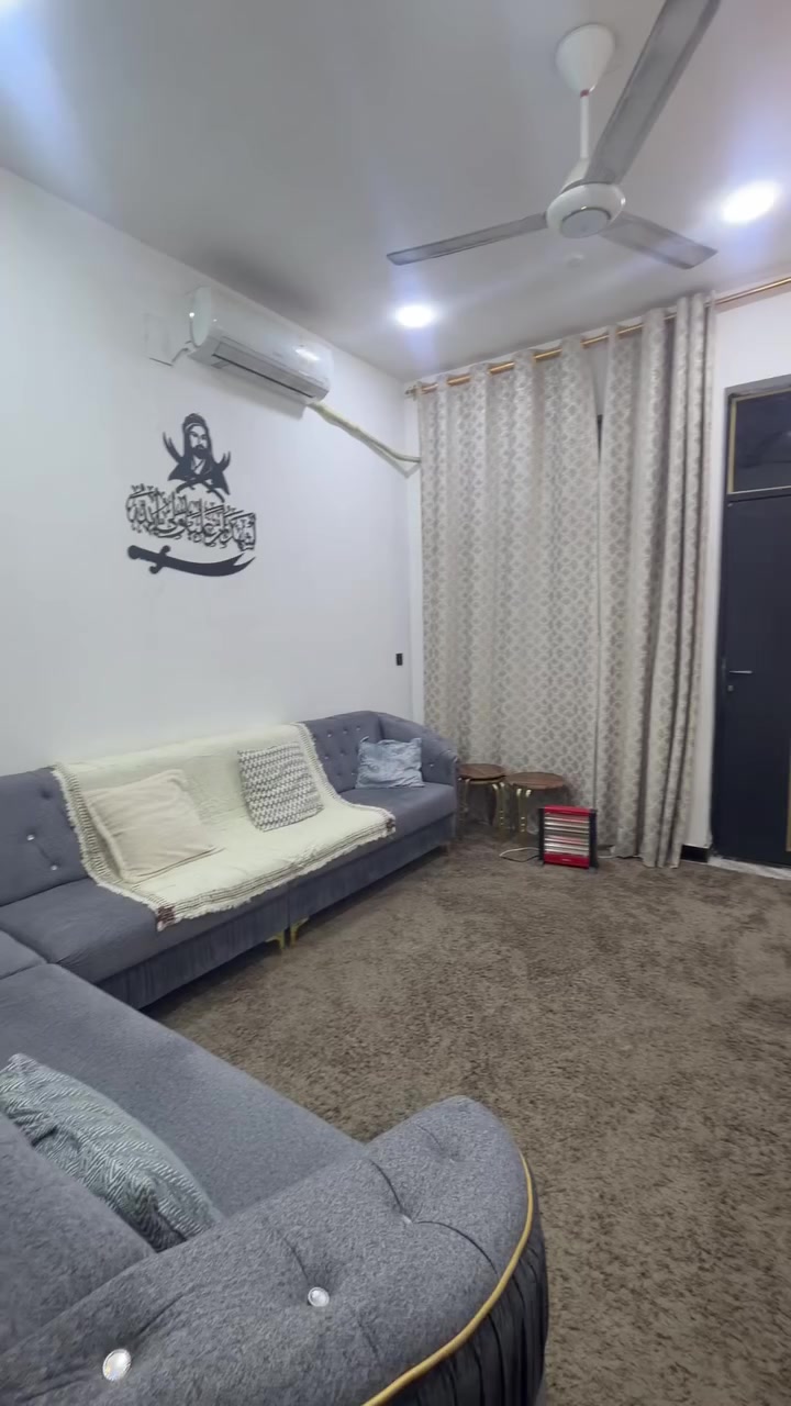 سلام عليكمَ  تخم اخو الجديد استعمال قليل للبيع اريده ب 400 وبيَ مجال ***********
