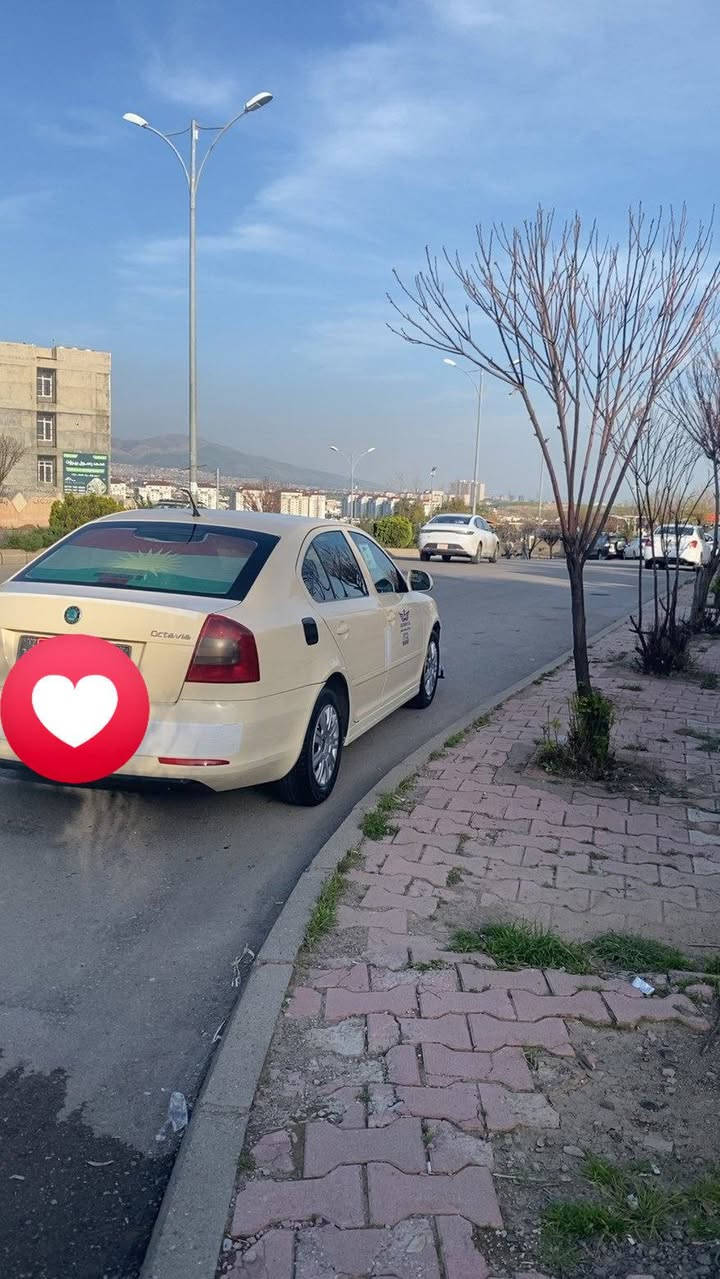 سەرەتا بەناوی خوای گەورەی میهرەبان
تەکسی شکۆدا بۆ فرۆشتن  مۆدێل 2012 مەکینە بیست گێڕ تۆماتیک  2 پارچەو پەڵەیەکی بۆیاخە سەیارەکە بەس ماشەڵا ئەوێت بەناوی خۆمانەوەی  سەنەوی تا 2027 تازەیە 
تێبینی گێڕی هاڤەکات وەک و نوقسانی تر بۆی مەگەڕێ 

سعری 85 مەعامەلە
***********
