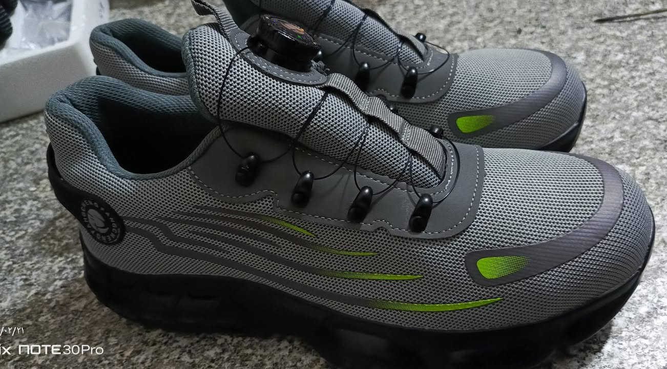 ✅ نظام شدّ بلفّ دائري (سريع وسهل الفتح والغلق)
✅ قماش شبكي (Mesh) للتهوية
✅ نعل سميك مقاوم للانزلاق
✅ غالباً مقدمة مدعمة (ممكن تكون ستيل أو كمبوزت للحماية)
✅ خفيف الوزن مقارنة بالأحذية الأمنية التقليدية
✅ مناسب للورش، المعامل، المخازن، وأعمال البناء الخفيفة
القياس44.
السعر 30 الف شامل التوصيل
الاستفسار ***********
