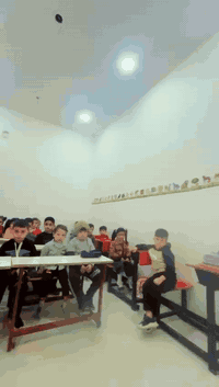 �🌟 اليوم في روضة وحضانة براعم الزهور
كان موضوع قصتنا عن التنمّر وكيف نتعلم أن:

 • ما نأذي أحد بكلمة أو تصرف.
 • ما نعيّر أحد بأي عيب عنده.
 • نحترم مشاعر غيرنا ونكون لطفاء دائماً.

وتعلم أطفالنا أن رب العالمين ما يرضى نظلم أو نجرح أحد، وأن الأخلاق الطيبة هي أساس تعاملنا اليومي.
هذا النشاط جزء من البرنامج السلوكي والتربوي لأطفال روضتنا 🌼.

للاستفسار والاتصال: ***********

📍 العنوان:
الجديد 
الشارع العام – نهاية شارع الطابو – مقابل أفران أبو مهدي العتابي و أفران الرحمن
