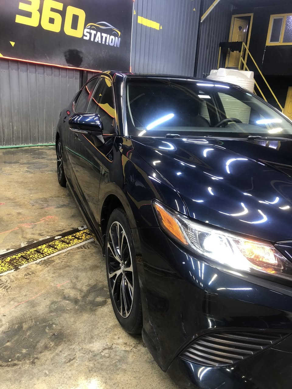 كامري 2018
مواصفات SE 
فتحة 
بصمة 
جلد
كرسي كهرباء 
رادارات امامية 
رادارات جانبية
حادث جدا بسيط بالكرن مال دعامية الامامية فقط بدون اي طخة بالبجم رقم الشاصي موجود 
قبغ الجنطة مصبوغ اثر شخط 
ماشية 79 الف ميل
مكان السيارة/ بغداد/ السيدية 
 ***********
السعر 18800   I وبيهة مجال
