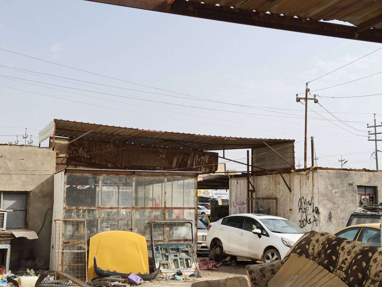 السلام عليكم سقايف عدد ٤ قياسات مختلفه وشبابيك وبيبان حديد مالات غسل وماطور عمودي ٢انج ٧حصان ٣فيز للبيع قيم واخذ التفصيخ عليك قرب بانزين خانه الجيل حي النفط ***********
