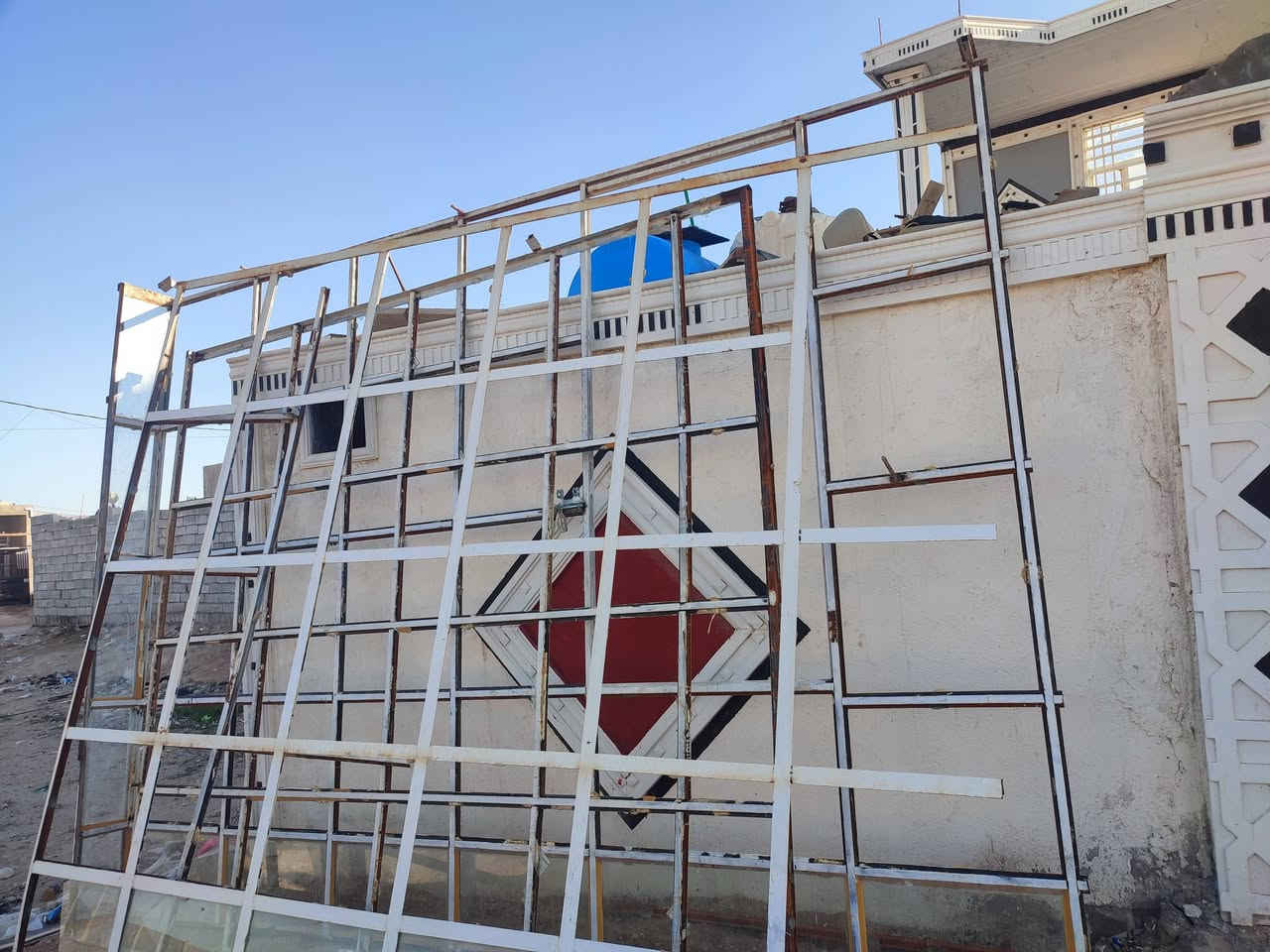 جام خاني 12متر جامه موجود السعر 750الف العنوان النجف شارع المعمل ***********
