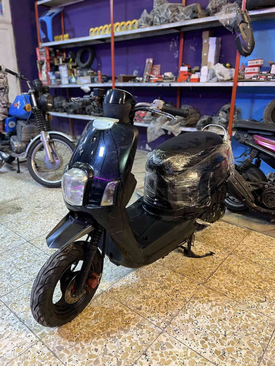 بوليس كابريتر مال حاويه مامشتغله
المكينه مزوده وبيهه كلجات امامي وخلفي يعني الدراجه طياره وبيهه كابريتر جبيره مال سكنس  وصالنصه ستيل اكرر الدراجه مال حاويه مو مال شارع ماماشيه سعرهه ٩٥٠ للاستفسار *********** مكاني المسيب سده الهنديه
