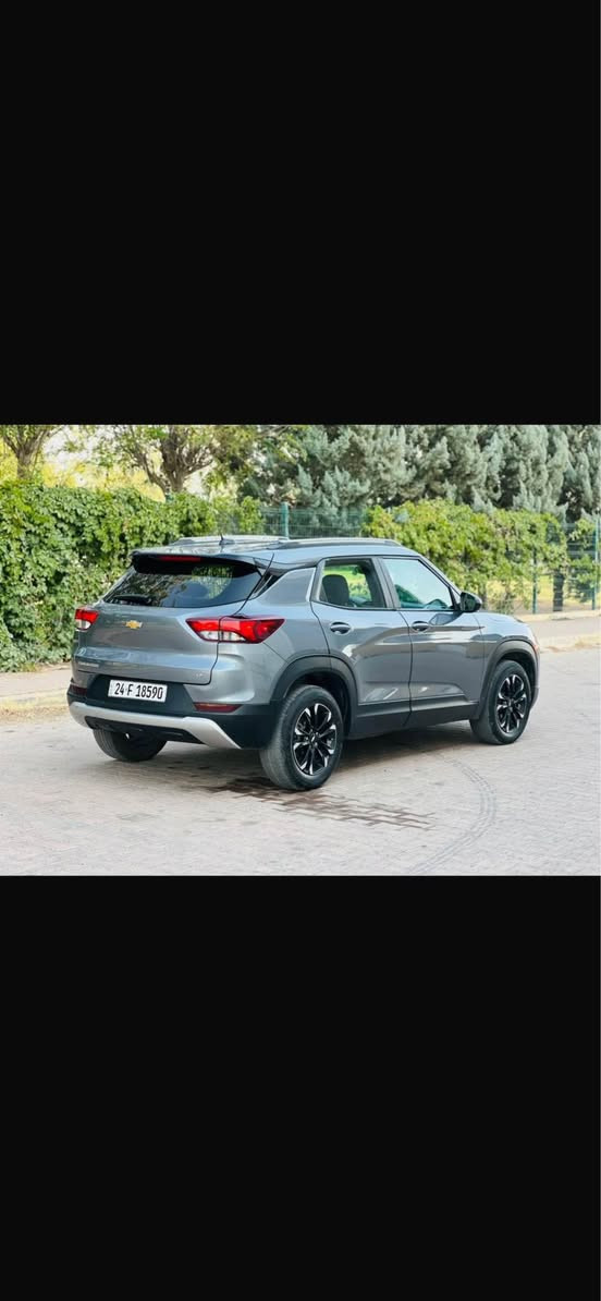 شوفرليت ترايل بلايزر LT
موديل :- 2022
السعر : 123  ورقة و مجال بسيط 🤏

المواصفات: LT

حجم المحرك 3 سلندر 1.3L توربو 
عداد المسافة  38 الف ميل 
رادار امامي وجانبي وخلفي
تنبيه الخروج عن المسار
كراسي مخمل
كرسي السائق كهرباء
اوتو ستوب
وضعيات قيادة
لايتات LED بالكامل
شاشه تحكم بالايعازات
تحكم ستيرن جهتين
بصمة ابواب وتشغيل وتشغيل عن بعد
صبغ :- بص قباغ صندوق صبغ بدون دواخل و بدون ارباك جميع ارباكات سليمه بلادي
سياره مرقم دهوك جاهز 
عنوان 📍عقرة
رقم تلفون و واتساب ☎️
*********** Singapore
