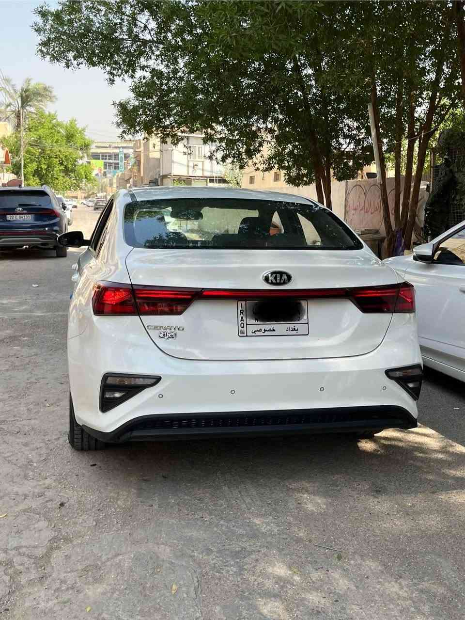 السلام عليكم سيراتو خليجي موديل 2020 محرك 1600 ماشيه 62,000 ألف كيلو ، السياره جديده ومكفوله من الصبغ وبيها طخه صغيره كلش يم قبغ البانزين ما مبينه والباقي كله مكفول ، داخل أسود ، مواصفات اعتياديه ، السياره جاهزه وبأسمي شخصياً ، مكاني بغداد الإعلام شارع البداله ورايدها ب 160 
رقمي *********** بغداد, العراق
