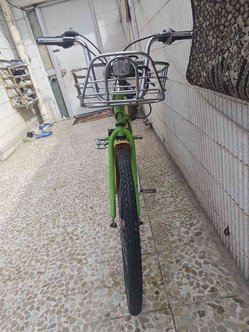 سلام عليكم بايسكل ياباني اصلي گاردن مو زنجيل بريك شغال ٣ سرعات الكير شغال البايسكل فافون بالكامل حجم٢٦ بيه بس نقص ستان  السعر ١٢٠ وبيه مجال قليل انشاء الله الرقم ***********
العنوان دور الكليه
