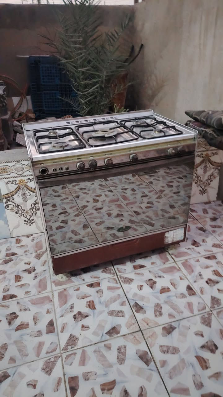 طباخ كريازي نضافه 95 شرط الشغل ناره زركه كله شغال كل نقص مابي الشراي يتصل عله الرقم 078 937 39520
