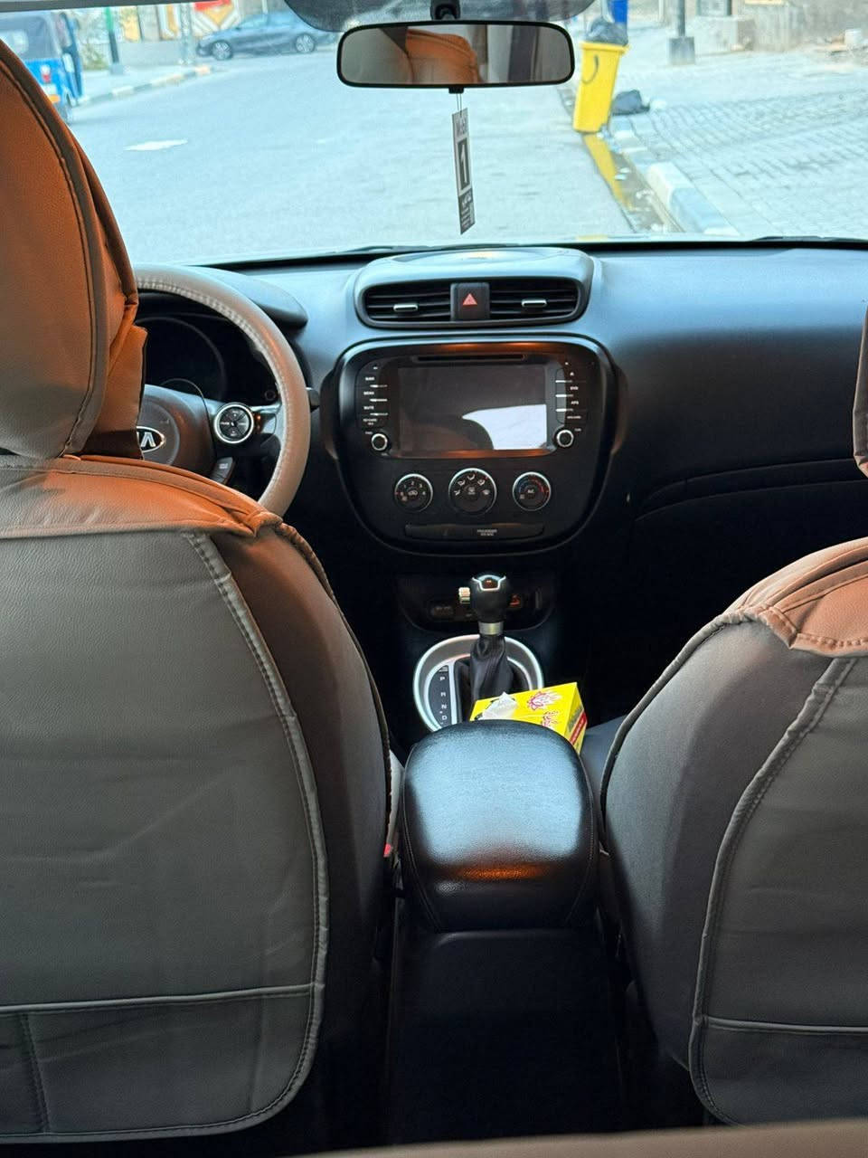 كيا سول 17 لون فيلي وارد امريكا ماشية 67 مكفولة من الكص والگلبه المحرك والحداةعلى وضع الشركه السعر 115$ العنوان البصرة ياسين خريبط ***********
