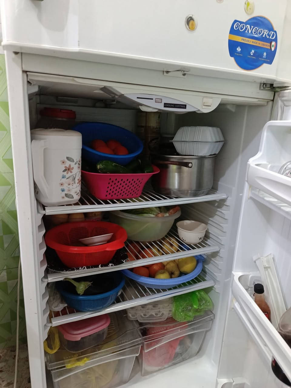 ثلاجه كونكورد لبناني الحجم الكبير نظيفه جدا وشغاله فول مداخله تصليح يشهد الله سعرها 325 للاتصال *********** حي ميسان
