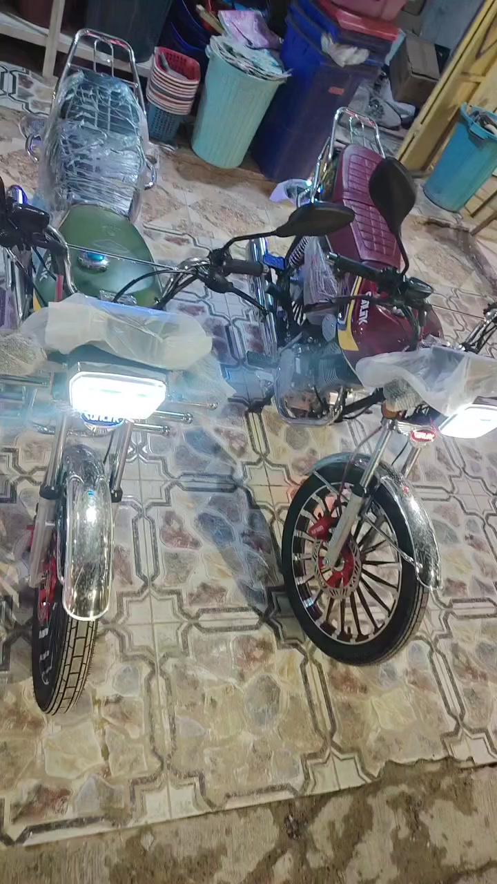 للبيع دراجات الثنين  وحده انضف من وحده بعدهن زيرو 2025
الحمره سعره925
والخضره طافي 900
وبيه مجال شي بسيط 
***********
