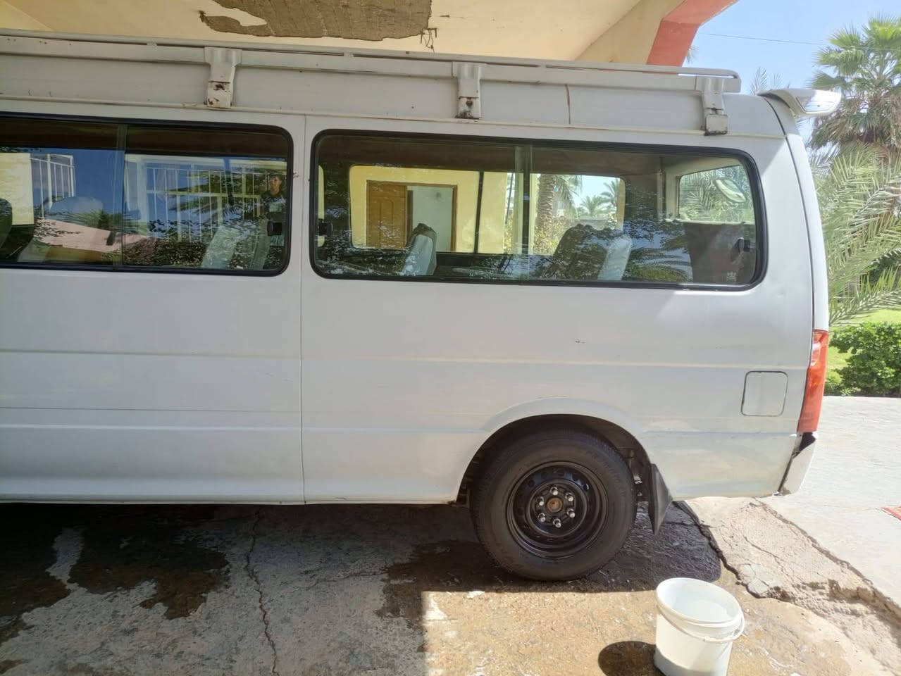 سلام عليكم جنبي رقم بغداد بسمي  H1موديل 14مكفوله من الضربه والصبغ بيه رصعه صغيره جوه العلامه كير مكفول اكسل مكفول محرك بي خيط تبخير 80وبيه مجال العنوان المدائن سلمان باك رقم ***********
