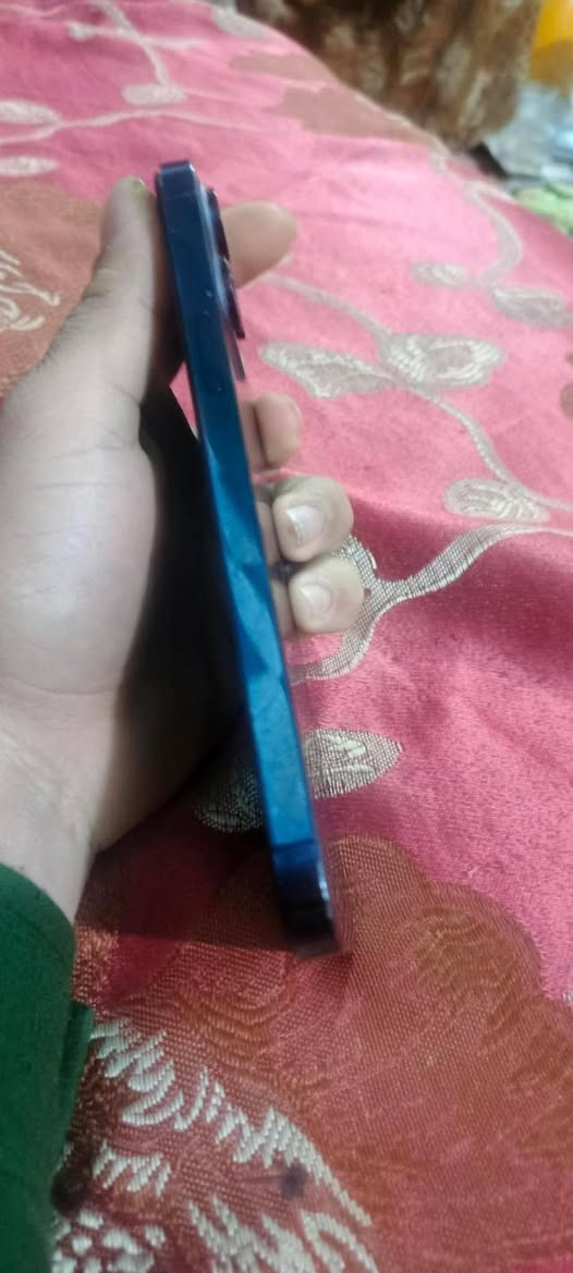 آيفون 12 برو ماكس مبدل شاشه وبطاريا سعر ٢٧٠ وبي مجال قليل شرق اوسط الموبايل *********** بدون ملحقات بيع او مراوس الزبير
