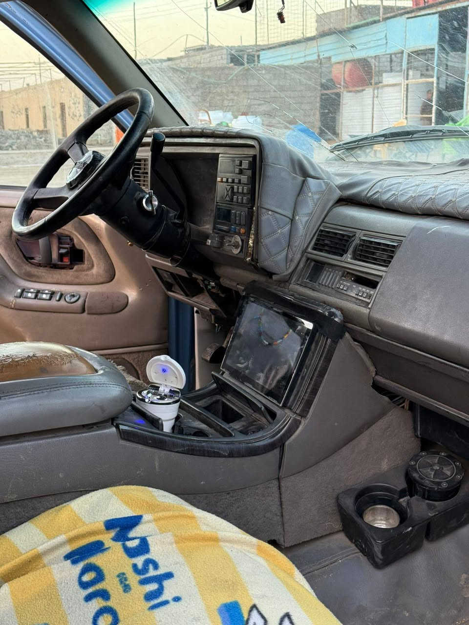 سلام عليكم جمسي للبيع موديل 94 مكفولة من الصبق والضربه رقم ذي قار تحويل ثاني يوم مكينه 8 كير ألف فحل مكان البصره الهارثه الاستفسار ***********
