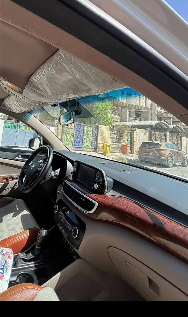 السلام عليكم
توسان موديل 2019  السياره مكفوله من الصبغ والتبديل بيه بارد بسيط جدا موضح بالصوره
رقمه بغداد انكليزي
سنويه وهزه جديد 
بصمه 
مري شفط كشن السائق كهرباء اريل نفكيشن حساس امامي خلفي كاميرا خلفيه ترحيب بالمري  
 5 ويل كب شرط 
محرك كير مكفول كله ع الشركه تبريد  السياره بأسمي تحويل باي وقت وجاهز بدون اي نقص 
الشراي يتصل سعره 185 ورقه وبيه مجال  للطيبين وبيع مستعجل  ***********
