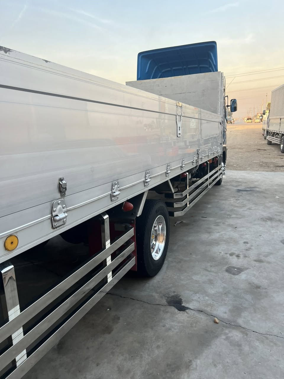 السلام عليكم سياره للبيع دخول جديد
موديل 2023رقم بغداد سته وربع شاصي عريض جوبلس مكين سته عادي العنوان واسط الصويرة ***********
