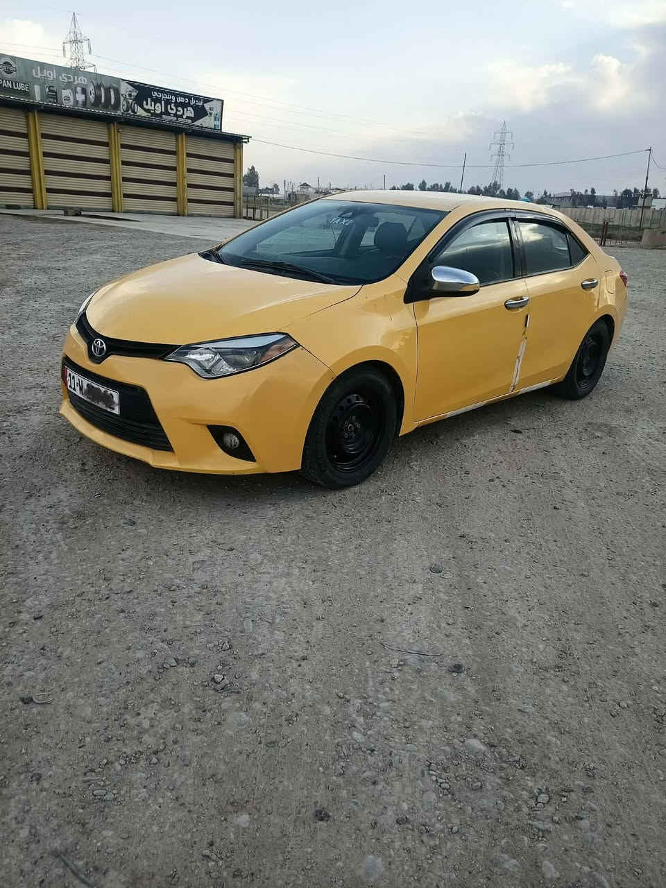 كرولا 2014 سةنوى تا 2027 وة بةناو خومانةوةية جاملغ دواى سةكن معجونة لةكةل بونيت و جاملغ لاى سايةق كوراوة لةسةر بيلاد بيتاقةى بةنزينى هةية و غازي شة  . سعر 125 .  زمارةى  موبايل ***********
