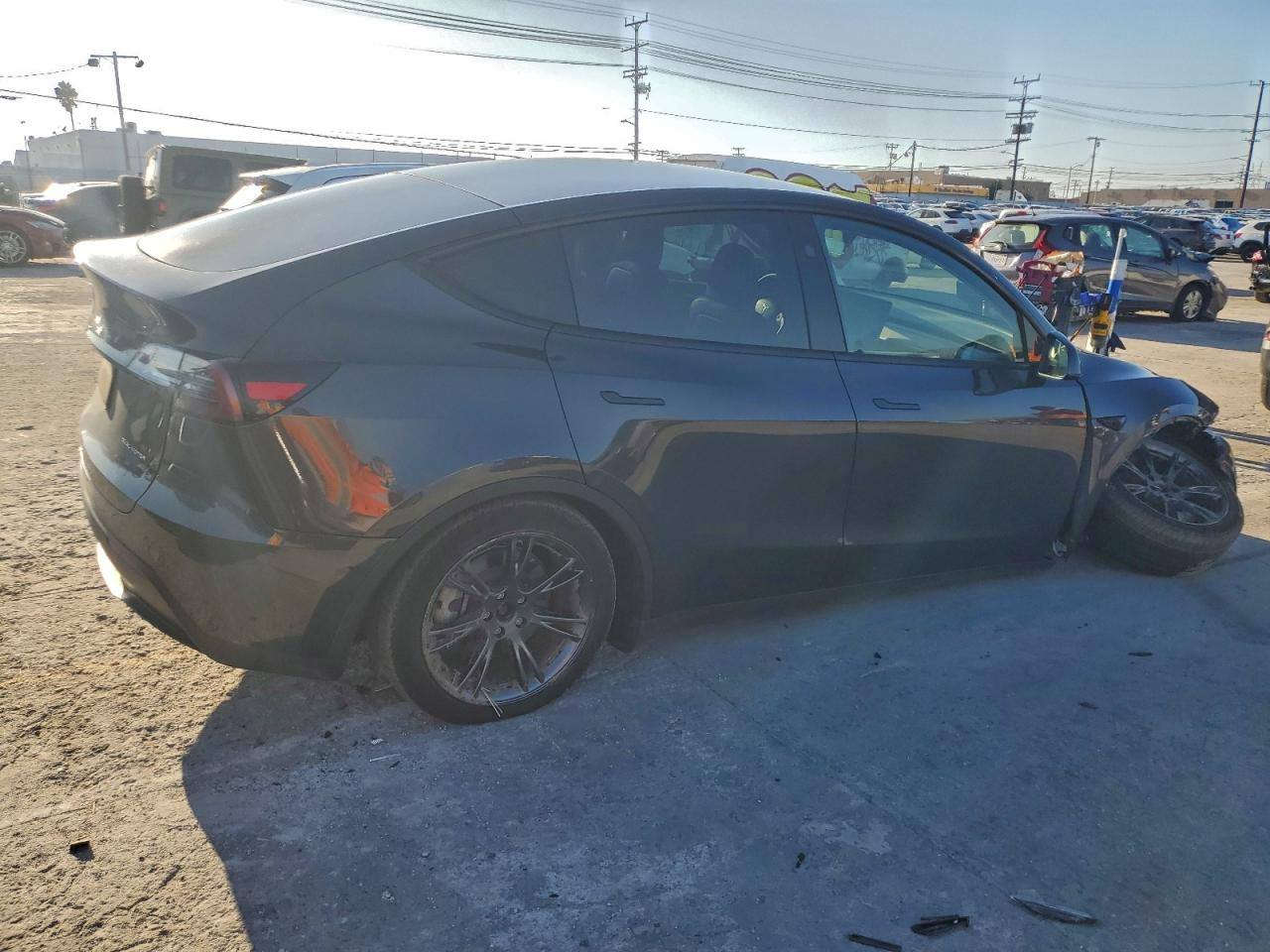 Tesla model Y 2024 dual motor
تيسلا مودل واي ٢٠٢٤ دبل ماطور  
السيارة مكفولة كفالة عامة صبغ و سمكرة و بطاريات و ايرباك و صور الحادث موضحة
ماشية ١٢ الف ميل 
السيارة موجودة بالحرة الاردن 
ابيع مصلحة كاملة بالحرة 
تدخل اربيل او كتاب شهداء 
للاستفسار 
***********
