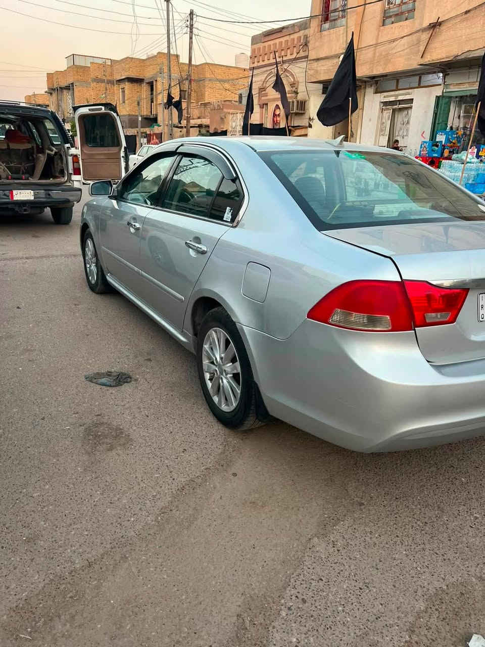 اوبتيمه 2009السياره بيه صبغ قليل جاملق الخلفي سياره نضيفه كفاله كير مكينه حداديه تبريد تخم تاير جديد سياره جديده ونضيفه مداور ثاني يوم السعر 95 وبيه مجال هاذه رقم راعيه وبيه خير ويدلل الشراي***********
