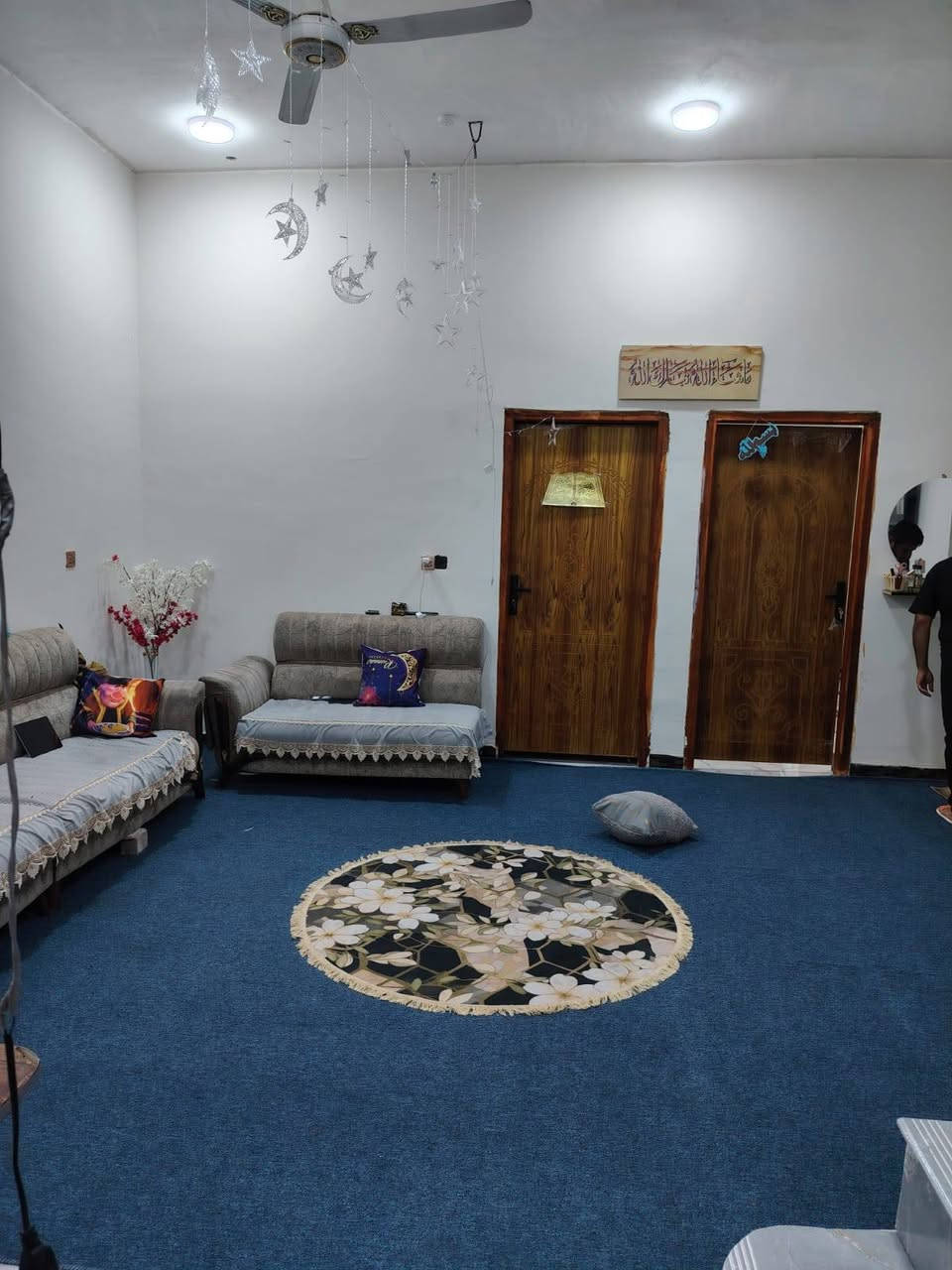 بيت للبيع في منطقه حي بغداد
كبالك خدمات 
يحتوي البيت عله
غرفتين 
صاله 
مطبخ
ديوانيه 
صحيات داخل وخارج 
السماحه150مقابيلك خدمات البيت رقم 
الاستفساره عله هاذ الرقـمم***********
