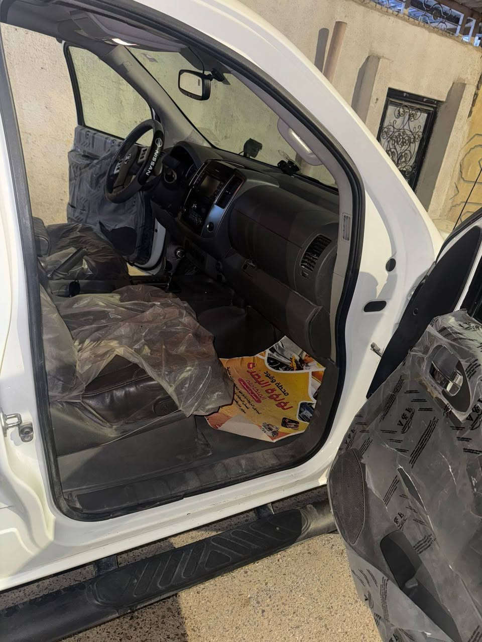 السلام عليكم 
سيارة فرونتيرا نيسان من فئة SL موديل 2019 وارد أمريكي كامل مواصفات فتحة سقف تحكم ستيرن تبريد شغال مكينة جديدة حجم 4000 عدد السلندر 6 
السيارة بأسمي بصرة سنوية ورقم جديد 
العنوان البصرة الزبير 
مع صورة حادثه
لتواصل ***********
(ملاحضه انا مكلف بالنشر فقط) البصرة, العراق
