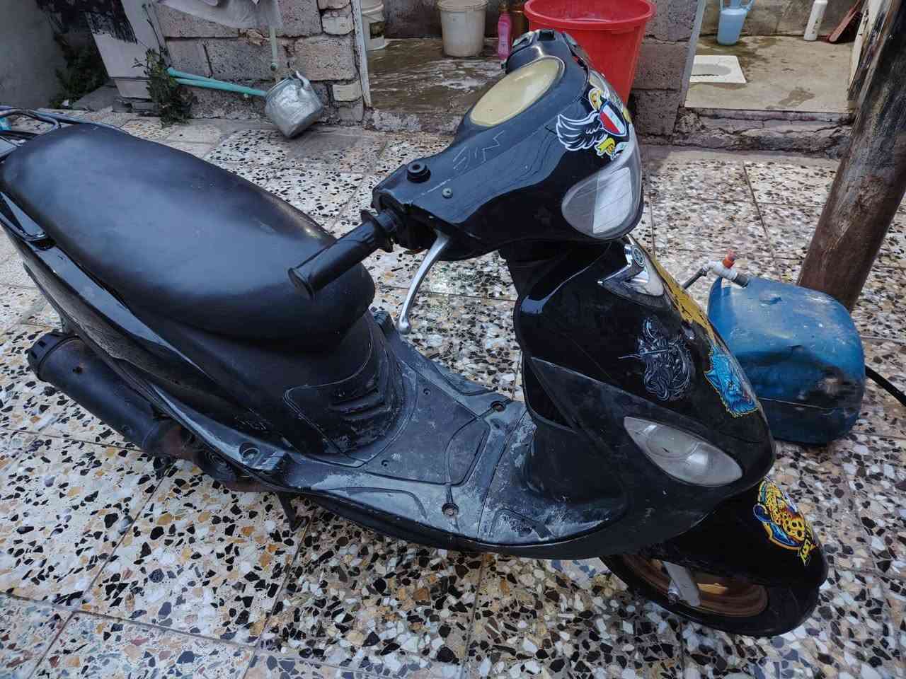 دراجه للبيع محرك نضيف بدون اوراق   بس الهندر خارط السعر 300الف وبيها مجال مكاني بغداد الحسينيه المعامل ***********
