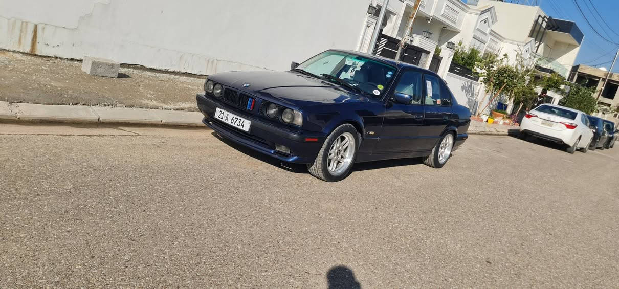 بي ام دبليو مزديل ١٩٩١ حجم ٥٢٥ بلاد اوتوماتيك بلاد سلابطيد تبريد  داخل ابيض ملكي سنوية لل ٢٠٣٠ شرط تحويل رقمم مميز اربع ارقام كوبون بنزين موجود ويل m شرط الكير والمحرك تبريظ شغال بدون ضرر صبغ جمالية. سعر ٦٧ ومجال عنوان كركوك شوراو ***********.....*********** كركوك, العراق
