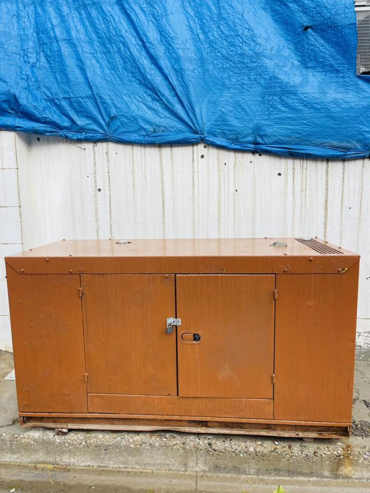 للبيـع: مولد ديزل كاتربيلر (Caterpillar) أصلي
المواصفات:
• الحجم: 30KVA (صافي 120 أمبير)
• النوع: كاتربيلر (CAT) غني عن التعريف بالاستمرارية.
• الصوت: كاتم صوت بلادي، هادئ جداً ومناسب للمناطق السكنية.
• المحرك: محرك نظيف جداً وشغال "بشرط الفحص والفتح".
• النظافة: المولد كامل مكمل، ما يحتاج أي برغي، أي نقص مابيه (مثل ما موضح بالصور).
• الموقع: ديالى - [بعقوبة].
ملاحظات إضافية:
• المولد استخدامه نظيف وجاهز للعمل مباشرةً.
• السعر: [24 ورقة ] (وبيه مجال قليل للشراي المستعجل)
للتواصل والاستفسار:: ***********
