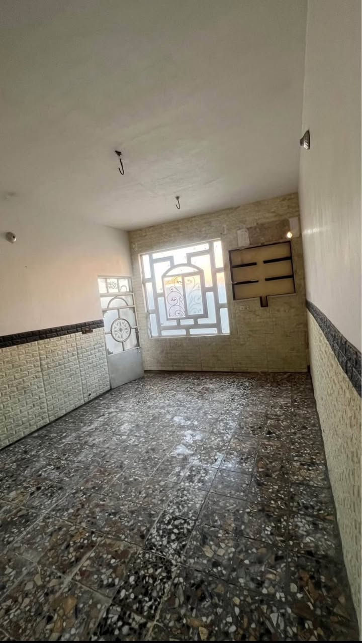 بيت  (للبيع )  100 متر حي ميسان (طابو زراعي سند 25 ) قرب مدرسه العاصمه  يحتوي على غرفه وصاله واستقبال ومطبخ  وصحيات داخليه وخارجيه   
 

للاستسفار ***********
