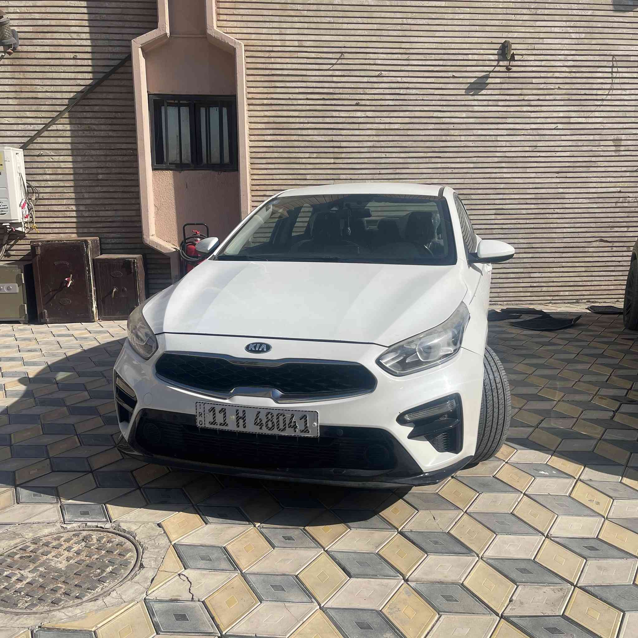 السلام عليكم للبيع فقط 
فورتي موديل 2019امريكي كفاله عامة سونرها موجود 
سيارة جاهزة ع آخر حباية مكينه 1800 دوش سيارة بسمنا أرقام جدد مكاني رحمانية الجعيفر سعرها ب127 بيه مجال بسيط 
للاتصال مكلف بل نشر لحد يدخلي خاص ***********
