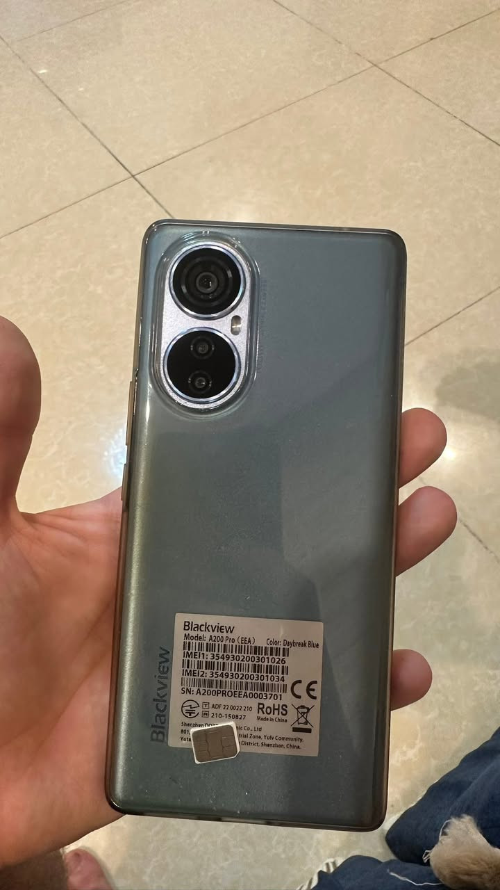 السلام عليكم
جهاز بلاك فيو A200 pro
معالج ميدياتيك g99 ببجي 60 فريم 
رام 12+12 
ذاكرة 256 
شاشة اموليد 120 هرتز 
بطارية 5050mh
كاميرات دمعة 108 ميكا بكسل 
شحن سريع 66 واط 
لون سمائي لماع نادر 
الجهاز نظيف شرط شخط ما بيه وما واصل مصلح 
الجهاز كامل ملحقاته موجودة 
للتواصل *********** واتساب
