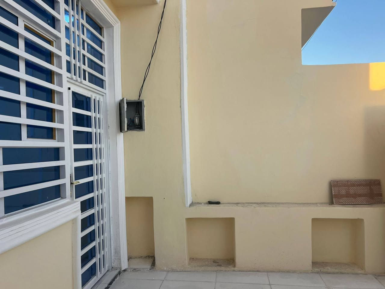 السلام عليكم  /.           
 يعلن مكتب الكرار ♥️عمود 282
اول مكتب بشارع المطحنه 
مقابل قرية الغدير النجف 
النجف 

ملاحظه عرش شارع مالت البيت 20متر♥

سعر😮😳58وبيه مجال 
                                 هـ***********وتساب 
عنوان البيت مقابل قرية الغدير 

#ملاحضه ارجو القراءه المنشور مع كل التفاصيل بالكامل 

البيت مال جناي وشرط شغل 

1-بيت مساحه 150طابو زراعي 
2-بناء حديث غير مسكون 

3-بناء ممتاز جدا كل البناء موثق بالتصوير
سعر 58🤑🤑🤑وبيه مجال 

4-بناءً طابوق 🧱 
5-اساس وسقف صب مركزي 

6-تسليح السقف مصور وشرط درجه اولى 

7-بناء معزول 
8-سقوف ثانويه خاسف
9-ارضيه بورسلين الثقيل

#البيت_مفتاح_تسليم_مباشر

غرفتين +.  صاله +.  مطبخ +. استقبال +. صحيات خارج وداخل 
#شارع_تبليط + #رصيف

مقابل قريه لغدير 
 

***********
