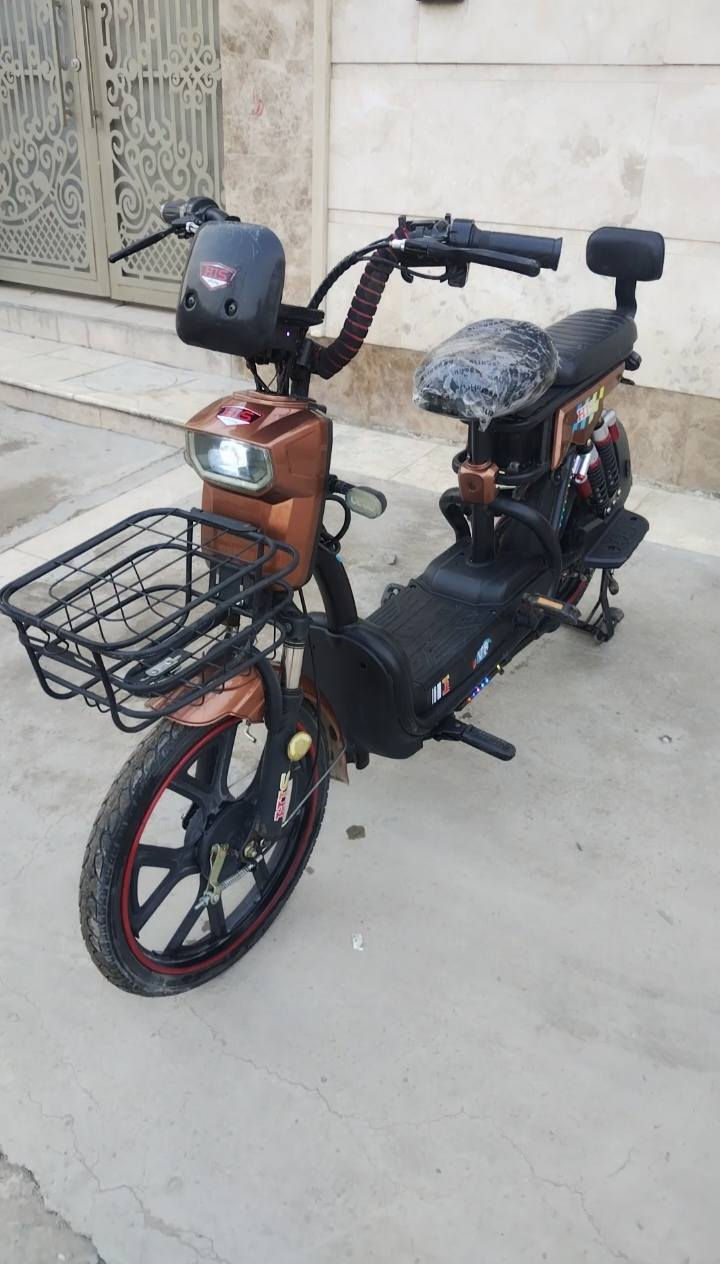 السلام عليكم
دراجه شحن حجم 20 شركه HIS احسن نوعيه 5 بطاريات نضيفات كلش والدراجه اخت الجديده 
استعمال قليل جدا وياه سويجين و بصمتين 
وشاحنه الاصليه 

السعر 275 الف 
العنوان بغداد 
رقم ***********
