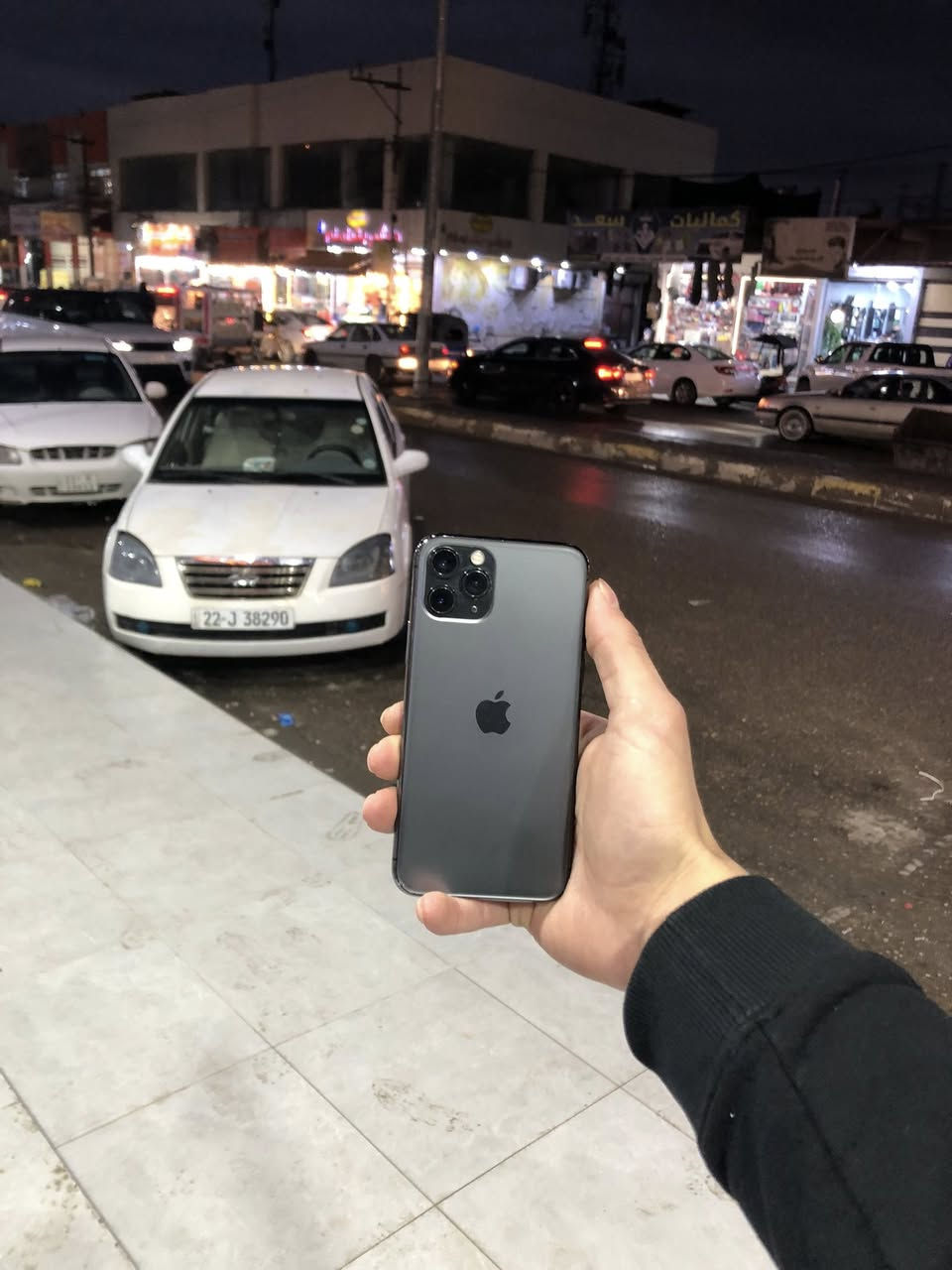 سلام عليكم ايفون 11 برو 👌🏻✅  
جهاز مبدل بطاريه 
ومكان السيم كارت ميشتغل  فقط 
والشاشه بيه كسر بسيط ومماثر ع المس ابدا 
فيس ايدي شغال كامرته تخبل صوته كلش ححلو 
ذاكرته 64 كـ 
السعرر 175 وبي مجال  ***********
