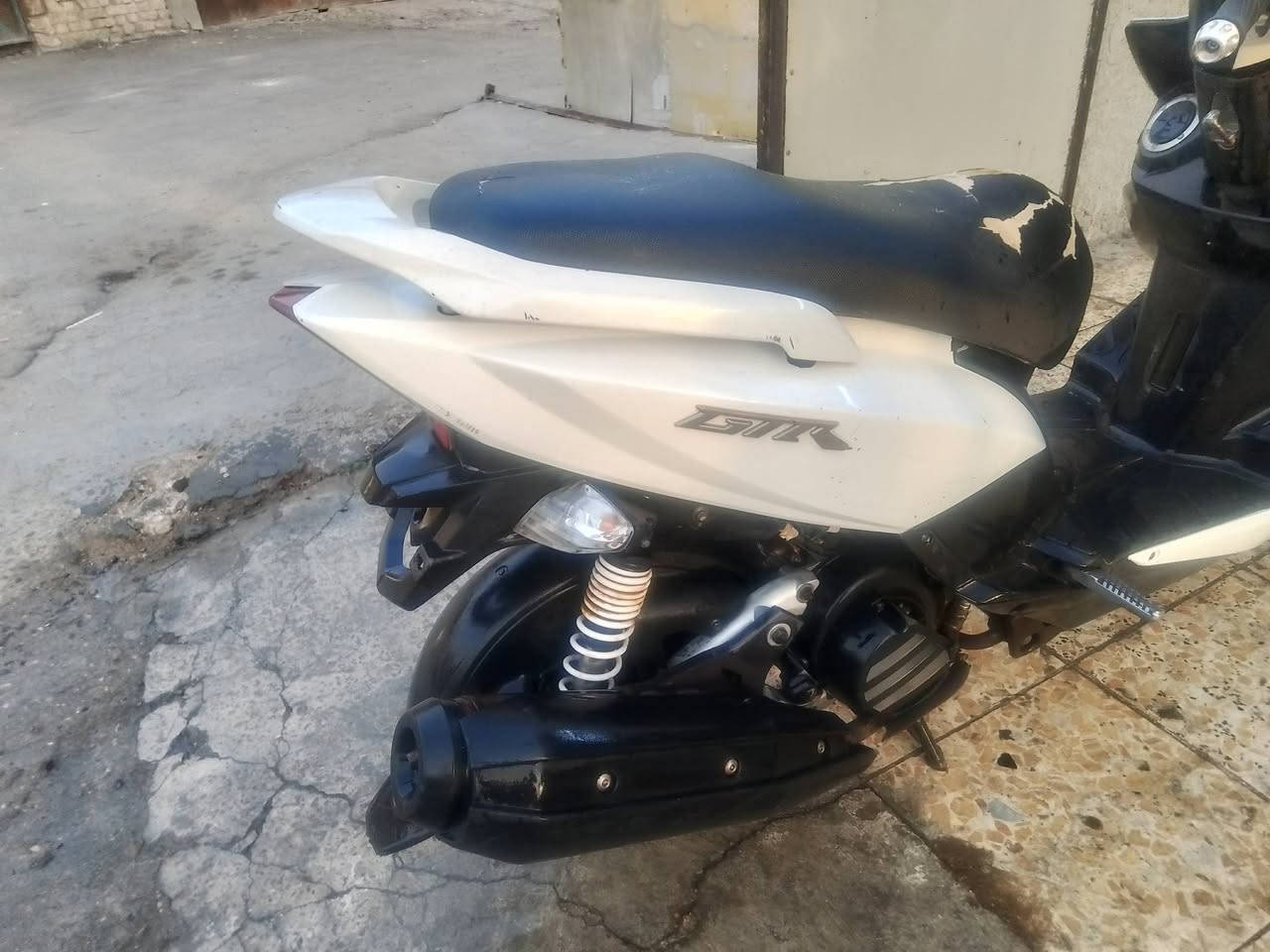 سلام عليكم دراجه جي تي ار دراجه مكفوله كڤر اصلي ومكينه حجر اكفلك كلشي بيهه نازله من رمبه صارلهه اقل ال 6 اشهر أوراق كامله والدراجه كامله مكمله دهن كله امزويل وبانزين محسن السعر 900 وبيهه مجال بسيط والموشراي ليتعبني لتواصل ع رقم فقط ***********
