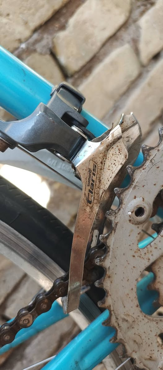 السلام عليكم
دراجه C700 
كير خلفي عوزه تقسيم 
مخدات تعبانه و يدات مالته 
دراجه حديد 
سستم مالته شيمانو كلاس 8*2 
سعر 110 بيه مجال 
مكاني كوت و يوجد توصيل 
***********
