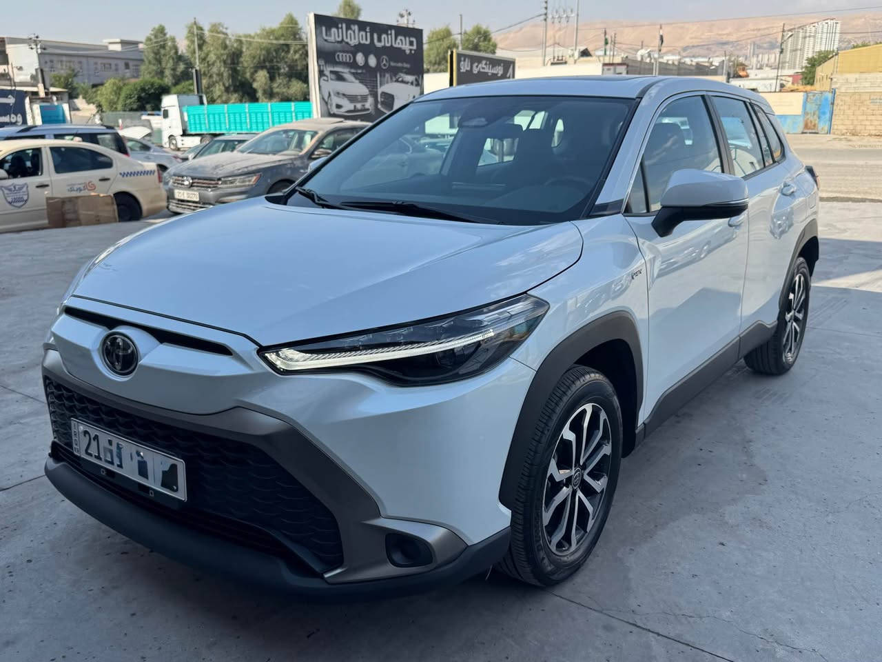 بە ناوی خوای گەورە
تویۆتا فرۆنلاندەر 2025 HEVسینی
فوول مواسەفات سفری ئێرەیە
هیچی پێوە نییە بێ بۆیاخ و بێ سارد و بێ شوخت 
لایت لید و عەدەسە و زینۆن ناو ڕەش کوشن جڵد کوشن کارەبا سوکان ڤۆلیۆم شاشە و کامێرا و ڕادار و ئۆتۆ ستۆپ سێ مۆدی لێخوڕین تەحدید سورعە ئۆتۆ هۆڵد برێک بەسمە تەبرید مەرکەزی ویل کەپ خەتی جادە کاڕ پلەی بەسمە و درگا بەسمە تاقم گاعی قاڵبی بۆ دانراوە هی شەریکەی بەکار نەهاتووە جامەکانی کراوە بە فۆتۆ 
هەموو گیانی لە سەر دەقی شەریکەیە 
شوێن سلێمانی 
*********** السليمانية, العراق
