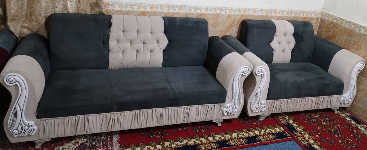 تخم قنفات 5قطع 10مقاعد مع طبله خشبه وسفنجه وقماشه نضيف مابي شي اخو جديد ب 215 وشراي خاص عنوان ديوانيه عمارات نسيج ***********
*********** ديوانية, القادسية
