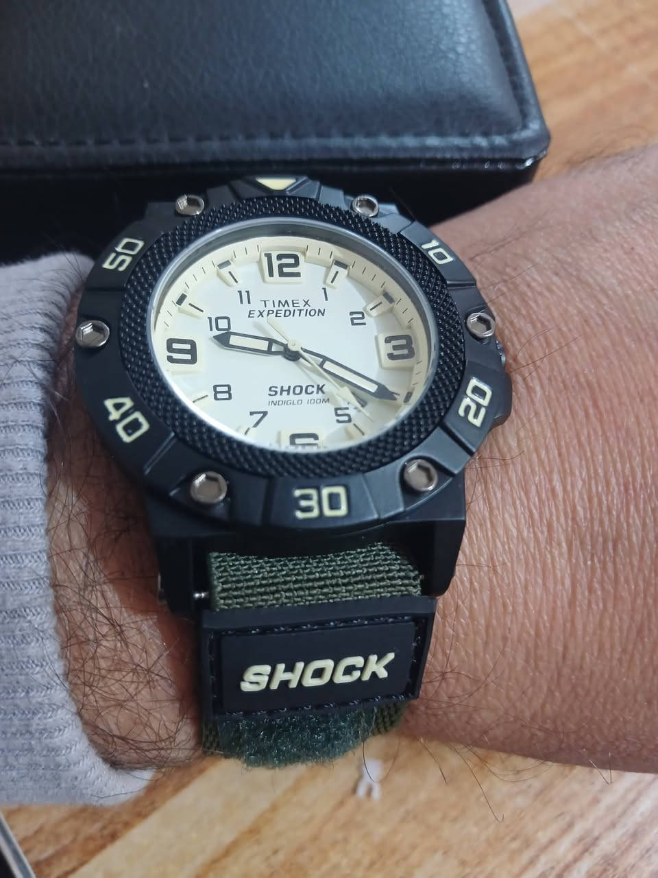 ساعه باله جديد قطعه وحده بالعافيه الي ياخذها
ساعه : TIMEX INDIGLL عسكري  مقاومة للماء
سير لاصق الميل إضاءة في الليل 
قطر الساعه 49
 منفذ شهري امريكي
 السعر مع توصيل30 الف بالعافيه الي ياخذها بيه مجال للشراي


**إذا كنت صاحب هذا الإعلان وتريد حذفه لأي سبب، رجاءا أرسل رسالة إلى الدعم الفني**