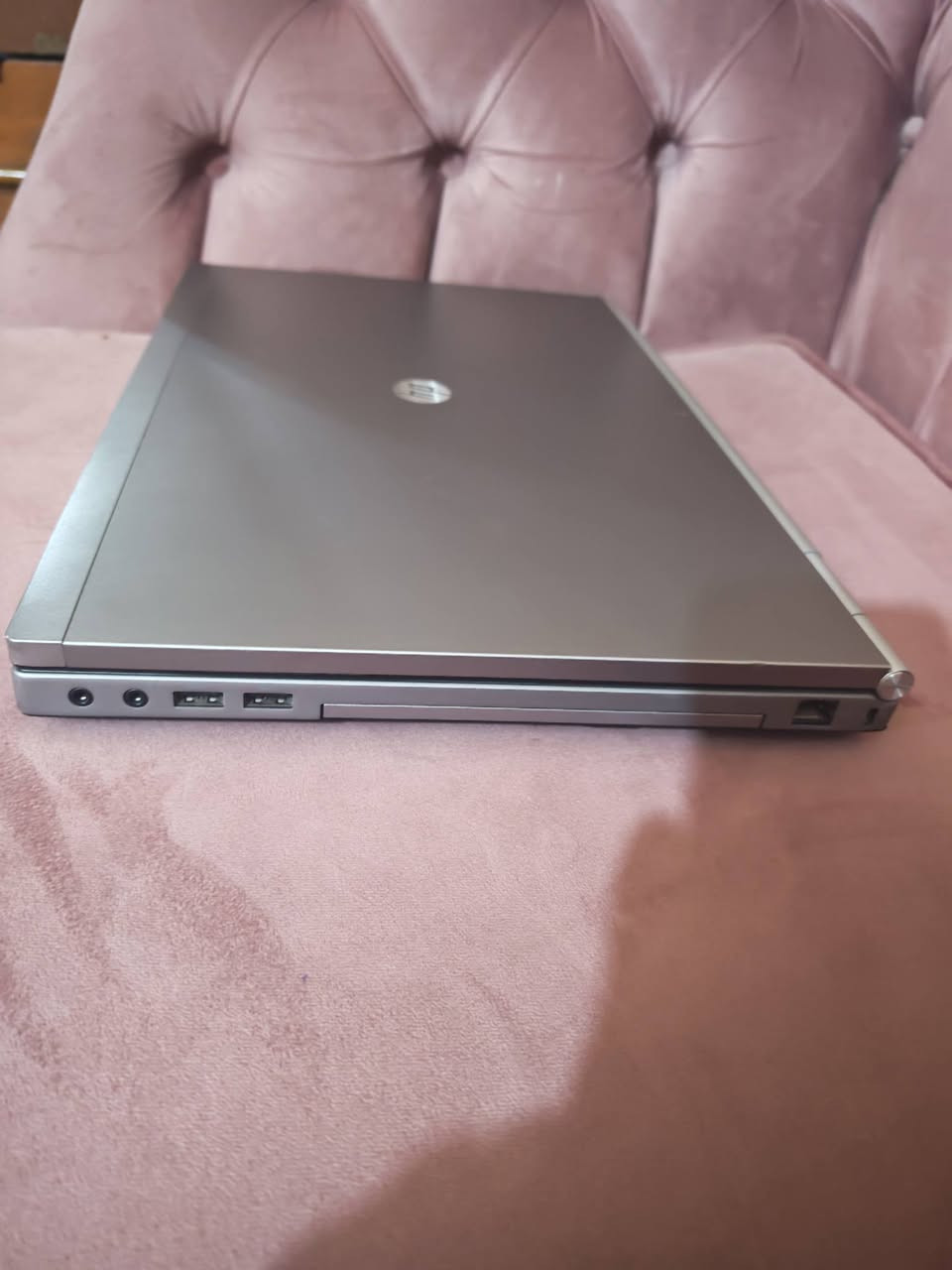 السلام عليكم ورحمة الله وبركاته 
حاسبة hp elitebook للبيع حجم 17 بوصة 
مواصفاتها مثل ما موجودة بالصورة 
الحاسبة جدا نظيفة
 السعر 280 الف 
للاستفسار 
0776 243 2114
