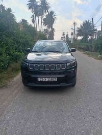 جيب كومباس موديل ٢٠٢٢ واحد على واحد فتحة وبصمة السياره ماشية ٤٠٠٠٠الف ...